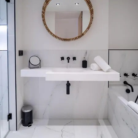Superb 3 Bedroom On The Port By Interhome Апартаменты Сен-Тропе